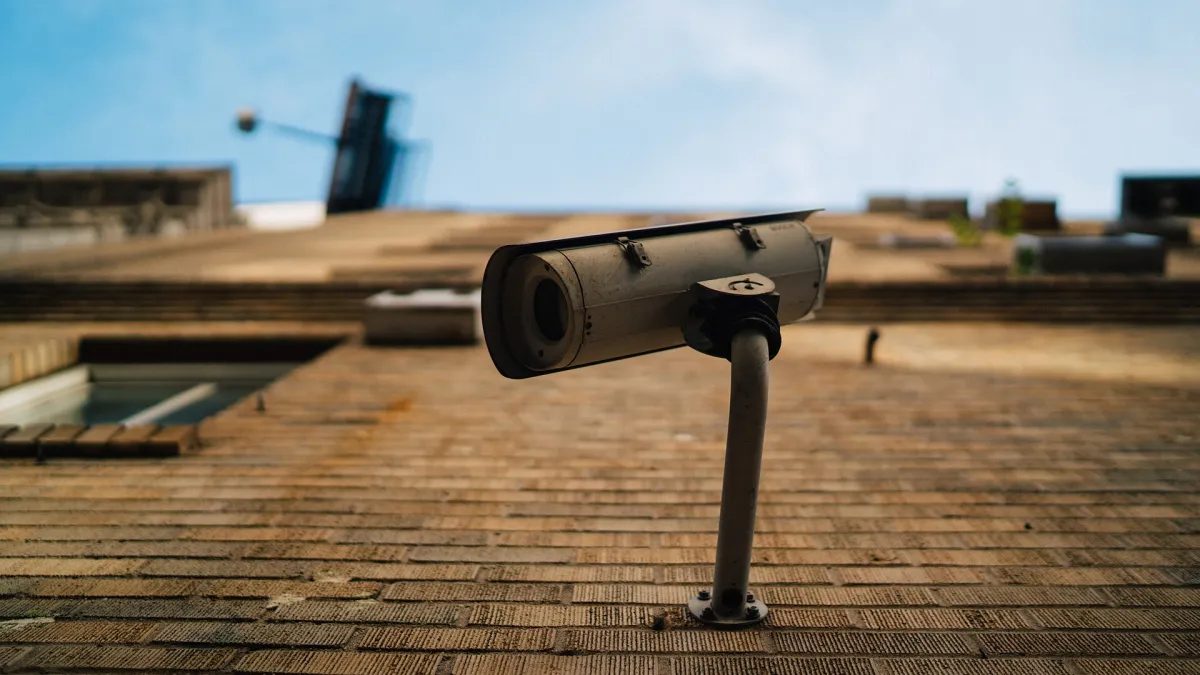 İş Yeri İçin Güvenlik Kamerası: IP mi Analog mu?