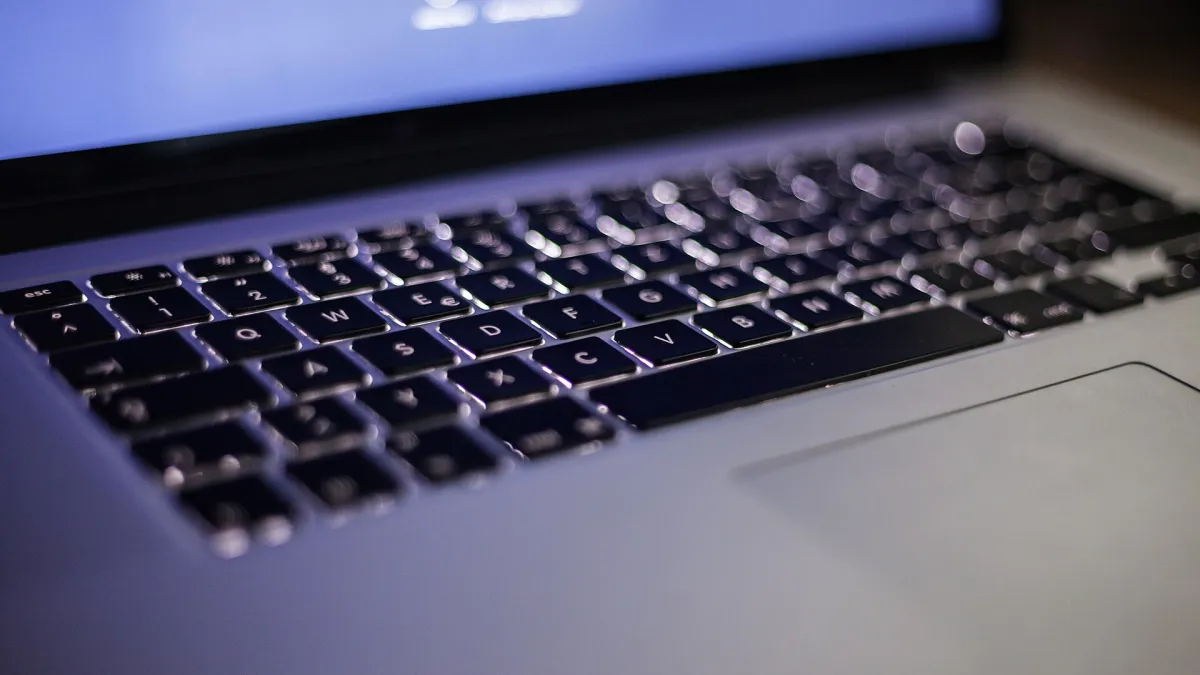 Notebook Klavyesi Arızası: Tuş mu Değişir, Komple Klavye mi?